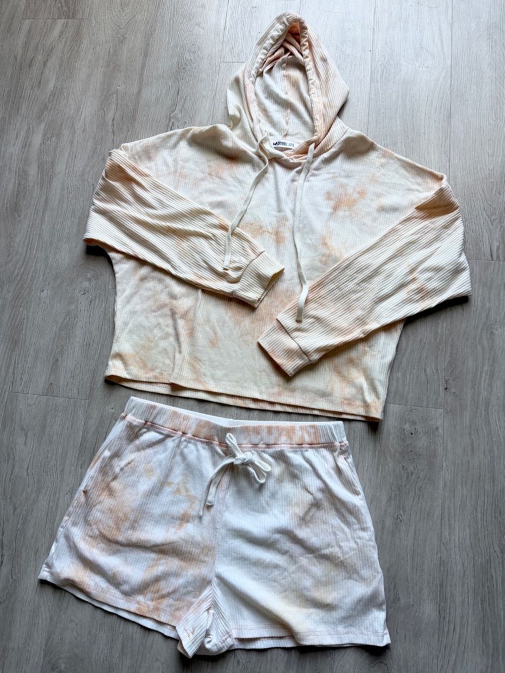 NWOT Peach Tie-Dye Ribbed Hoodie and Shorts Loungewear Set Lightweight Stretch L